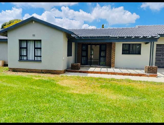 4 BEDROOM FREEHOLD FOR SALE IN BRACKENHURST